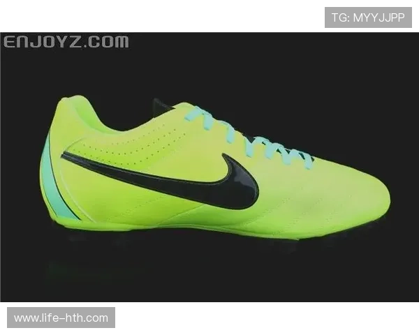 荧光绿足球鞋点亮赛场 球星脚下的闪耀与力量象征