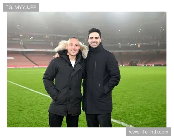 足球场上的兄弟情谊：探讨世界级球员间的友谊与合作精神